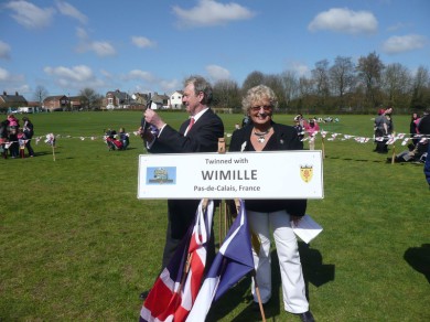 Chairman Viv Spratt holding Wimille twinning sign